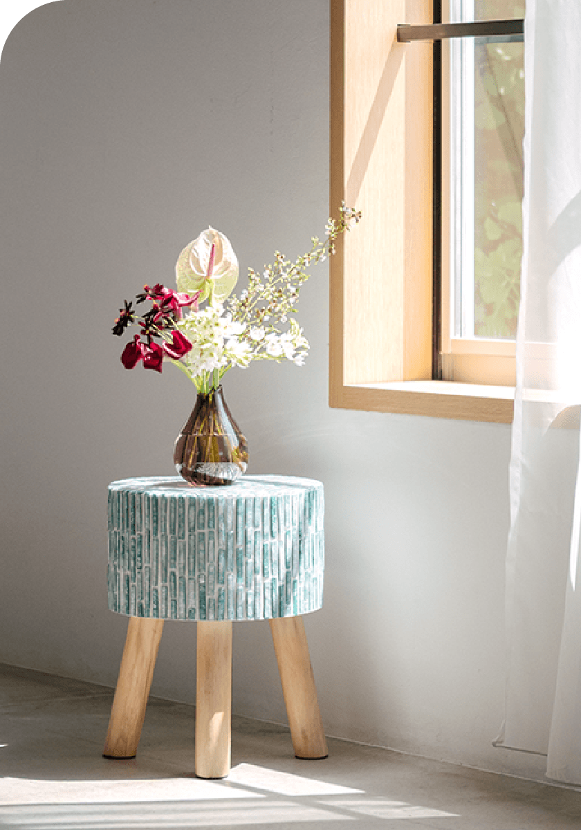 WINDOWGLASS SHELL STOOL