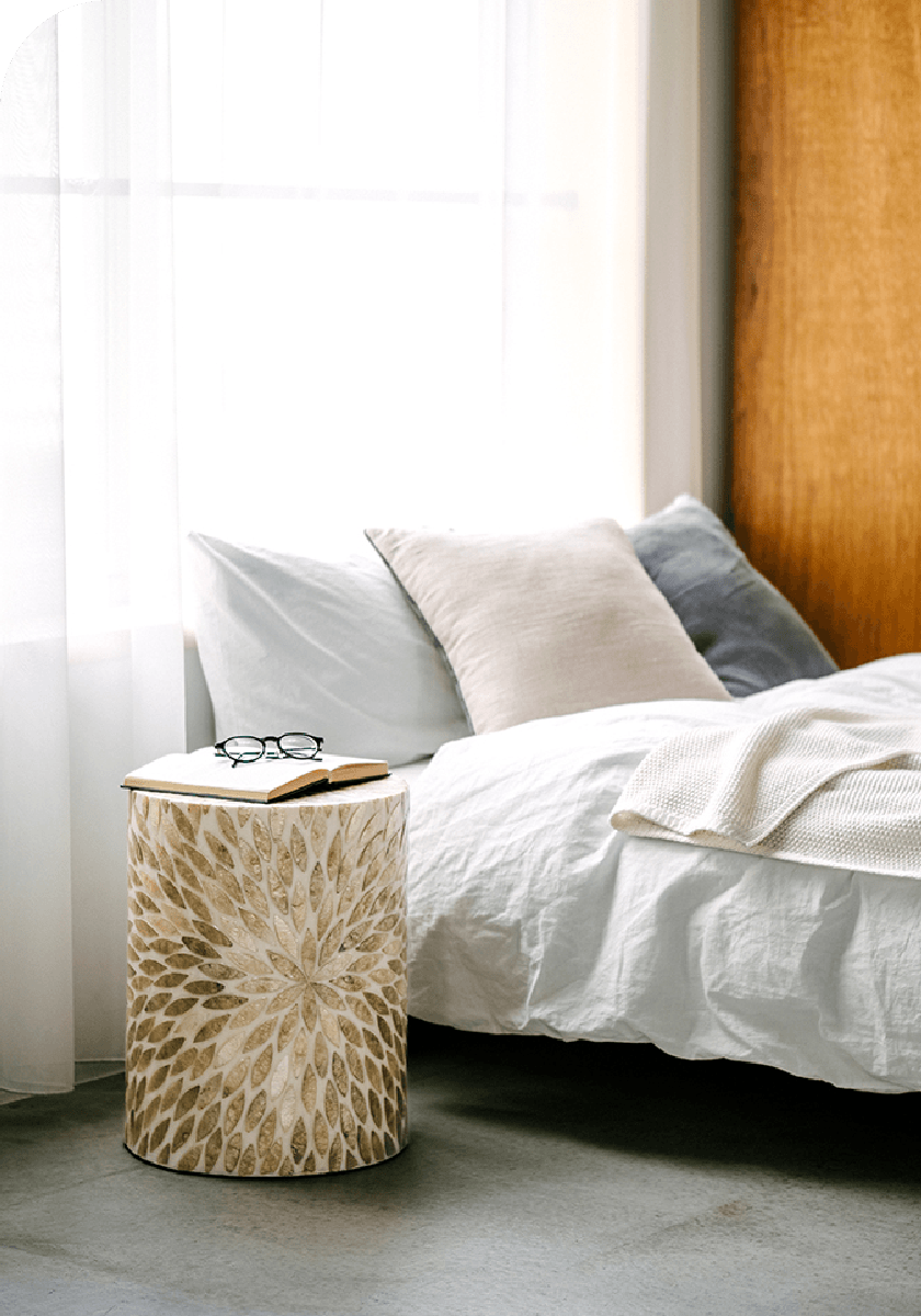 WINDOWGLASS SHELL STOOL