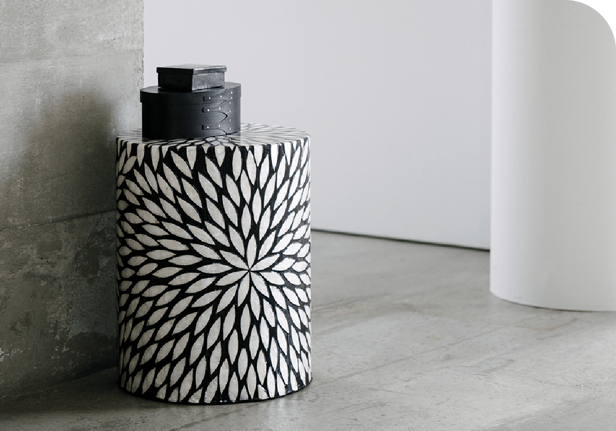 WINDOWGLASS SHELL STOOL